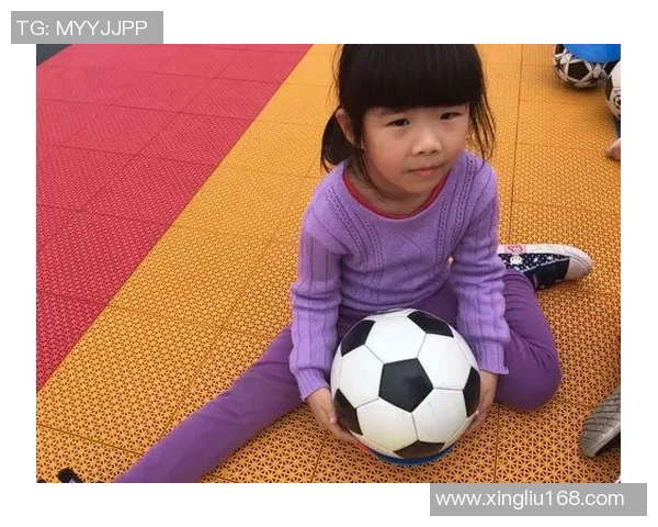 幼儿足球明星挂画创作指南让孩子们在艺术中感受足球的魅力与乐趣